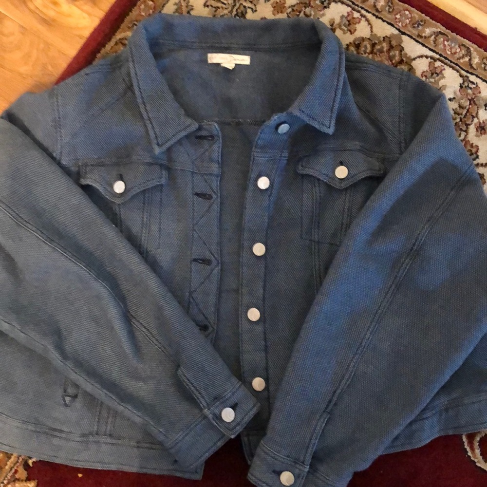 Cropped Cato denim jacket.
